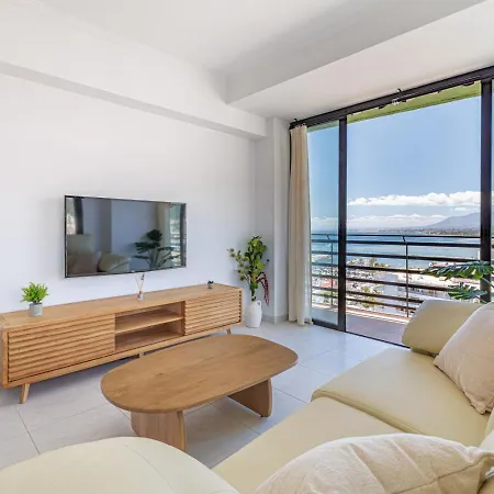 Beachfront With La Concha Views Appartamento *